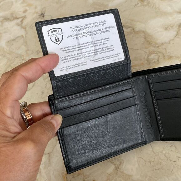 NWOT Calvin Klein Leather Compact RFID Protection Bifold Wallet - Picture 7 of 9